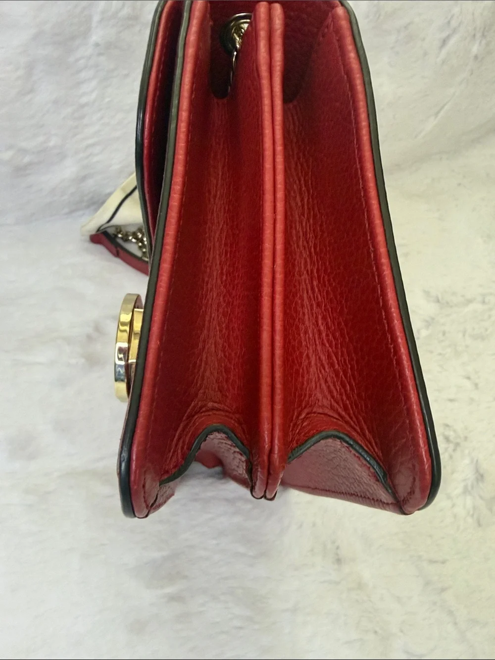 EUC. Gucci Cherry Red Leather Interlocking Crossbody With Gold Chain